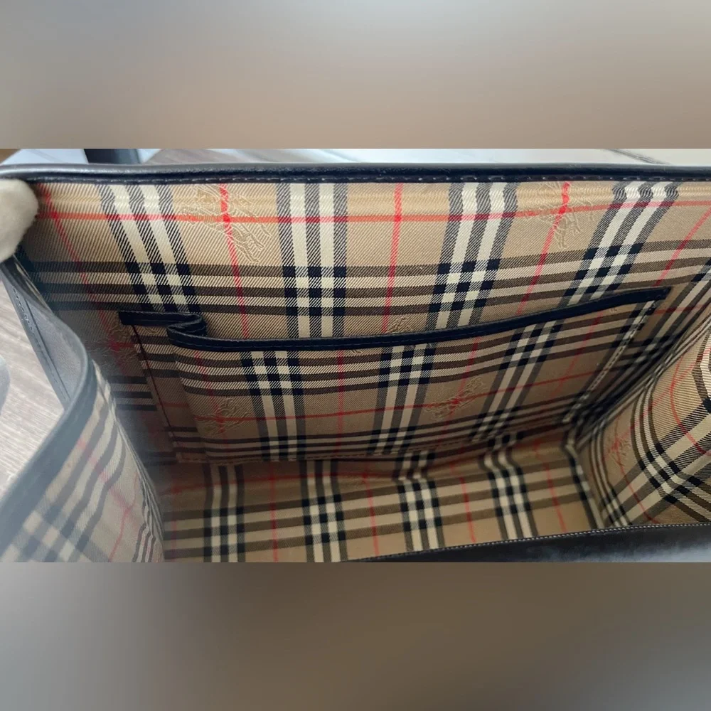 Burberry Vintage Classic Black Leather Top-Handle Satchel Bag - Picture 13 of 15